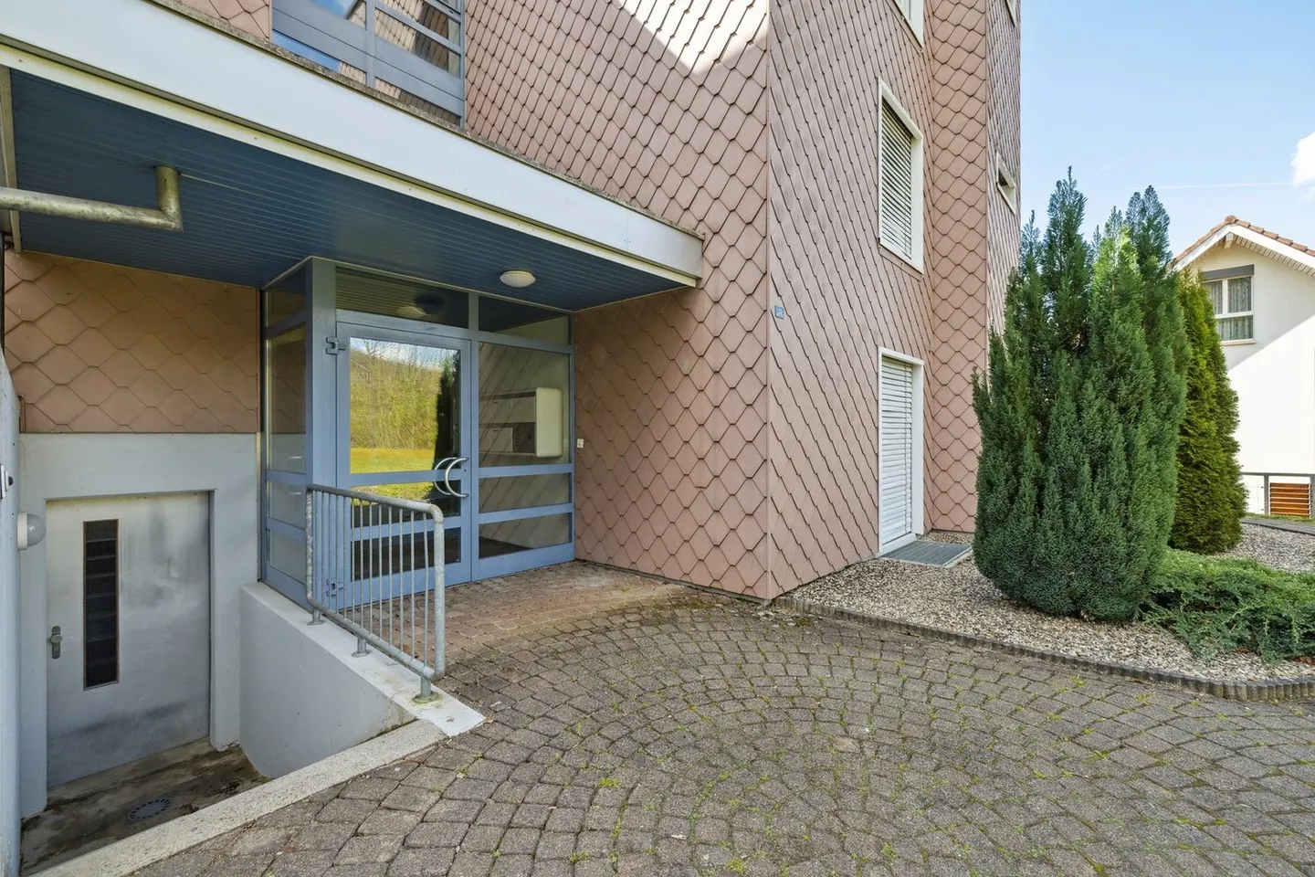 Esclusivo edificio multifamiliare con 6 appartamenti in una posizione tranquilla di Bubendorf - Foto 13 di 14