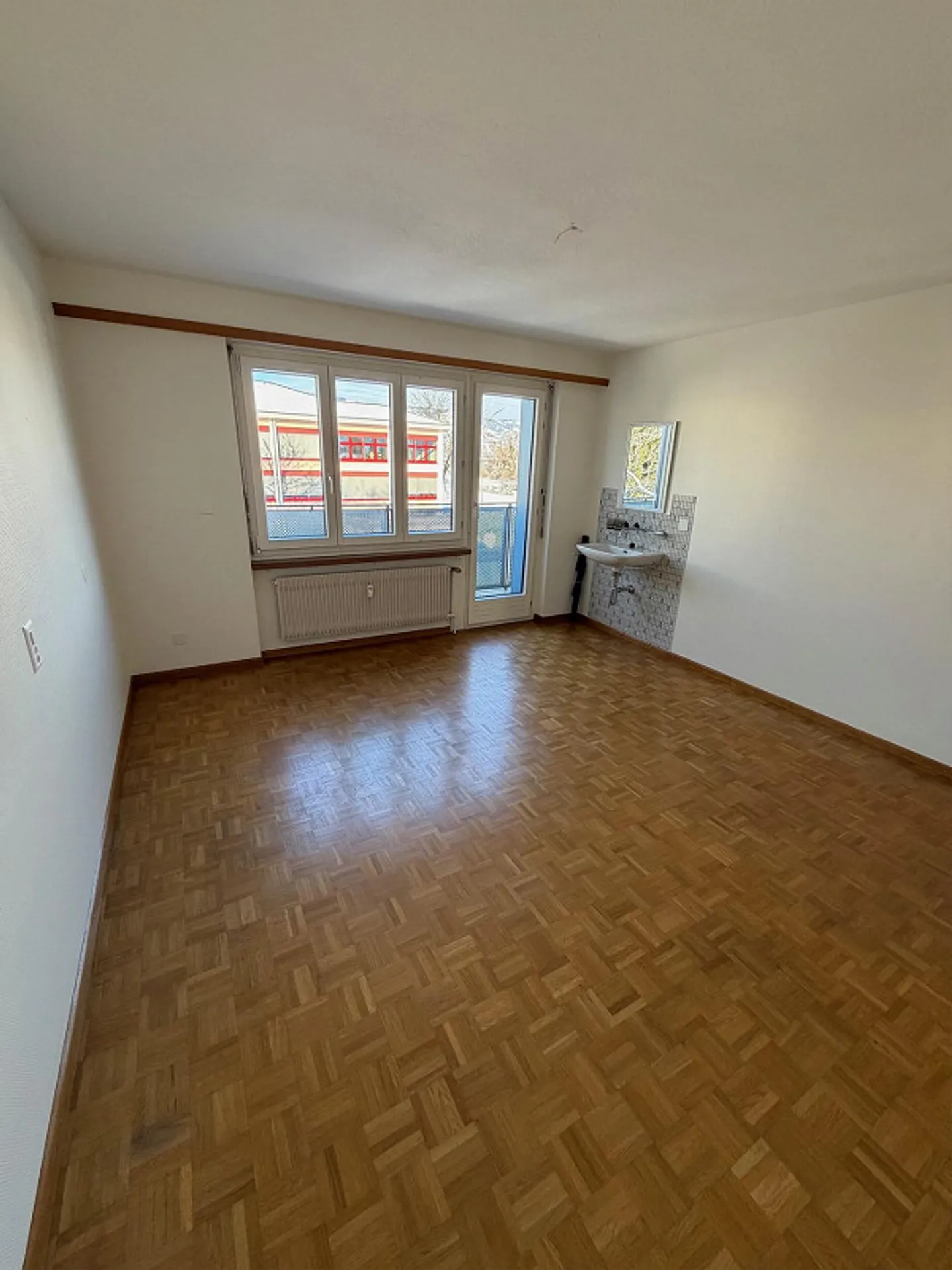 très spacieux appartement de 5 pièces dans un immeuble commercial - Photo 11 sur 26