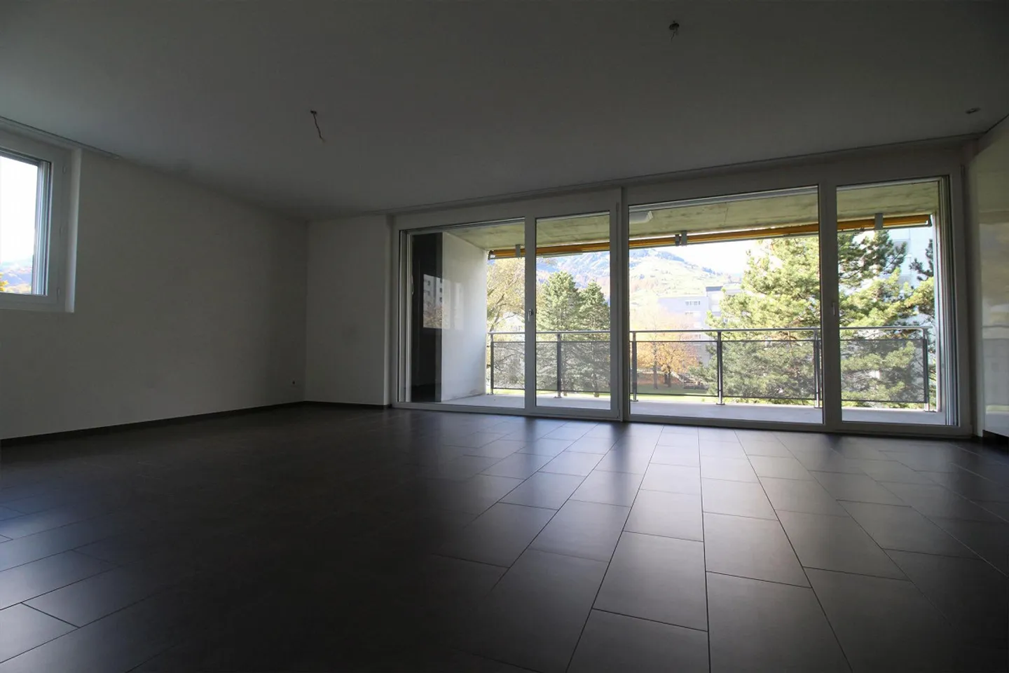 Ampio appartamento di 3,5 locali in affitto in posizione centrale - Foto 3 di 5