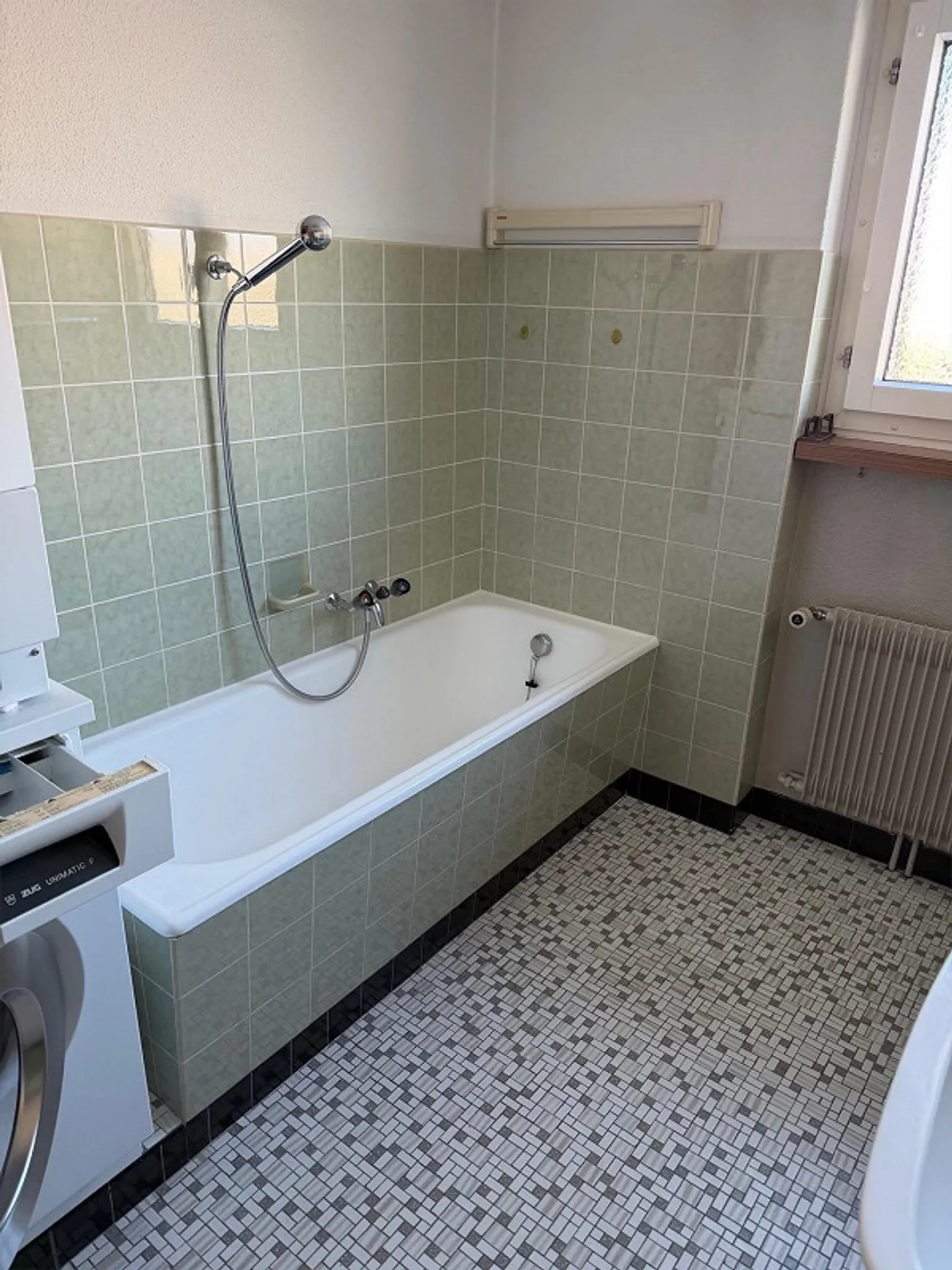 très spacieux appartement de 5 pièces dans un immeuble commercial - Photo 18 sur 26