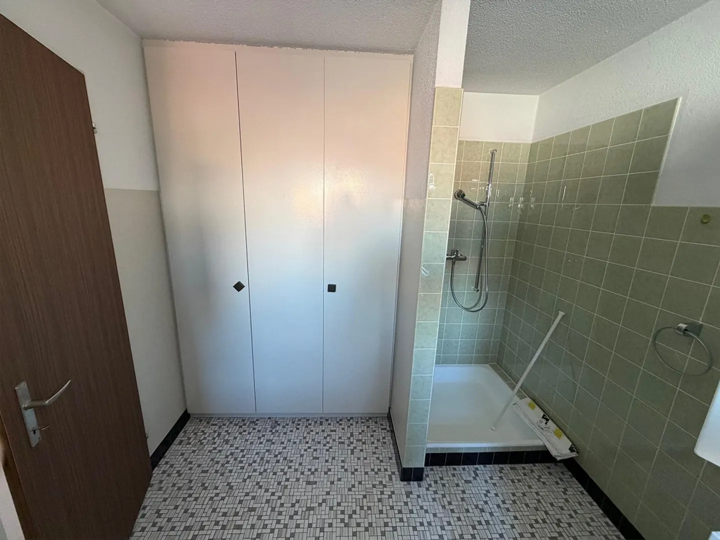 très spacieux appartement de 5 pièces dans un immeuble commercial - Photo 19 sur 26