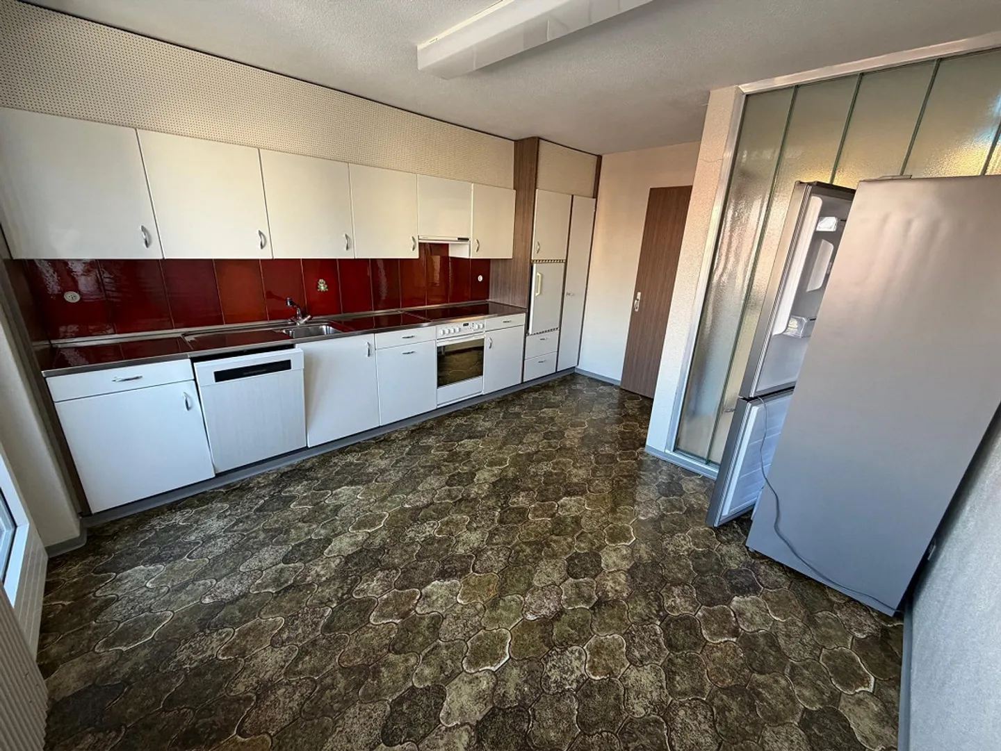 très spacieux appartement de 5 pièces dans un immeuble commercial - Photo 14 sur 26