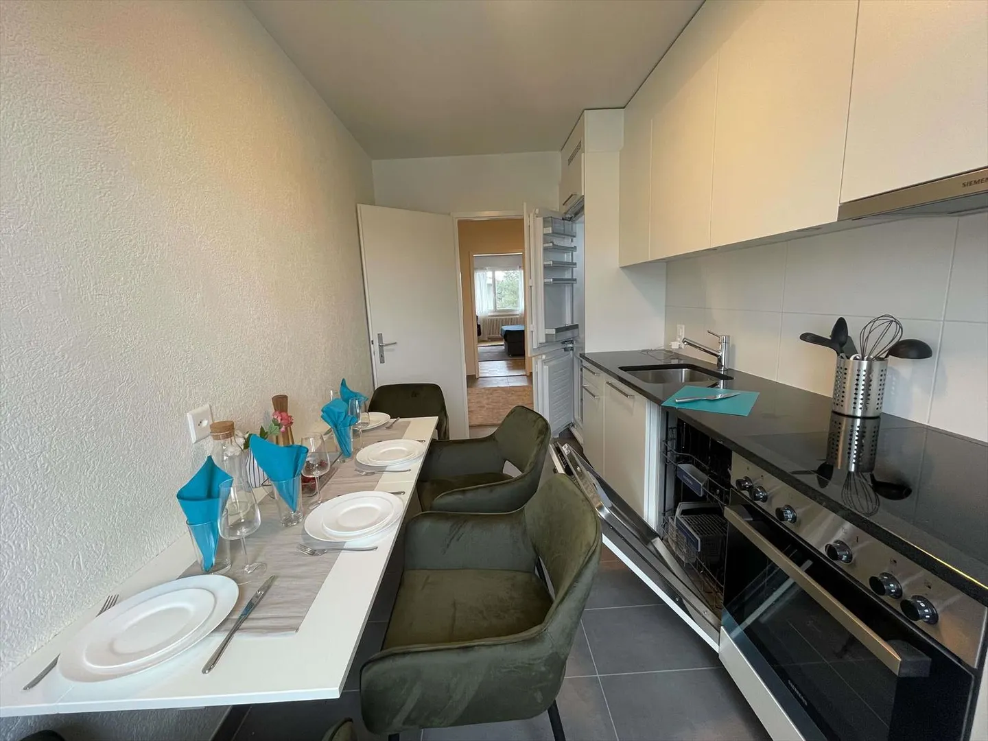 Room 1 piece - Photo 18 of 21