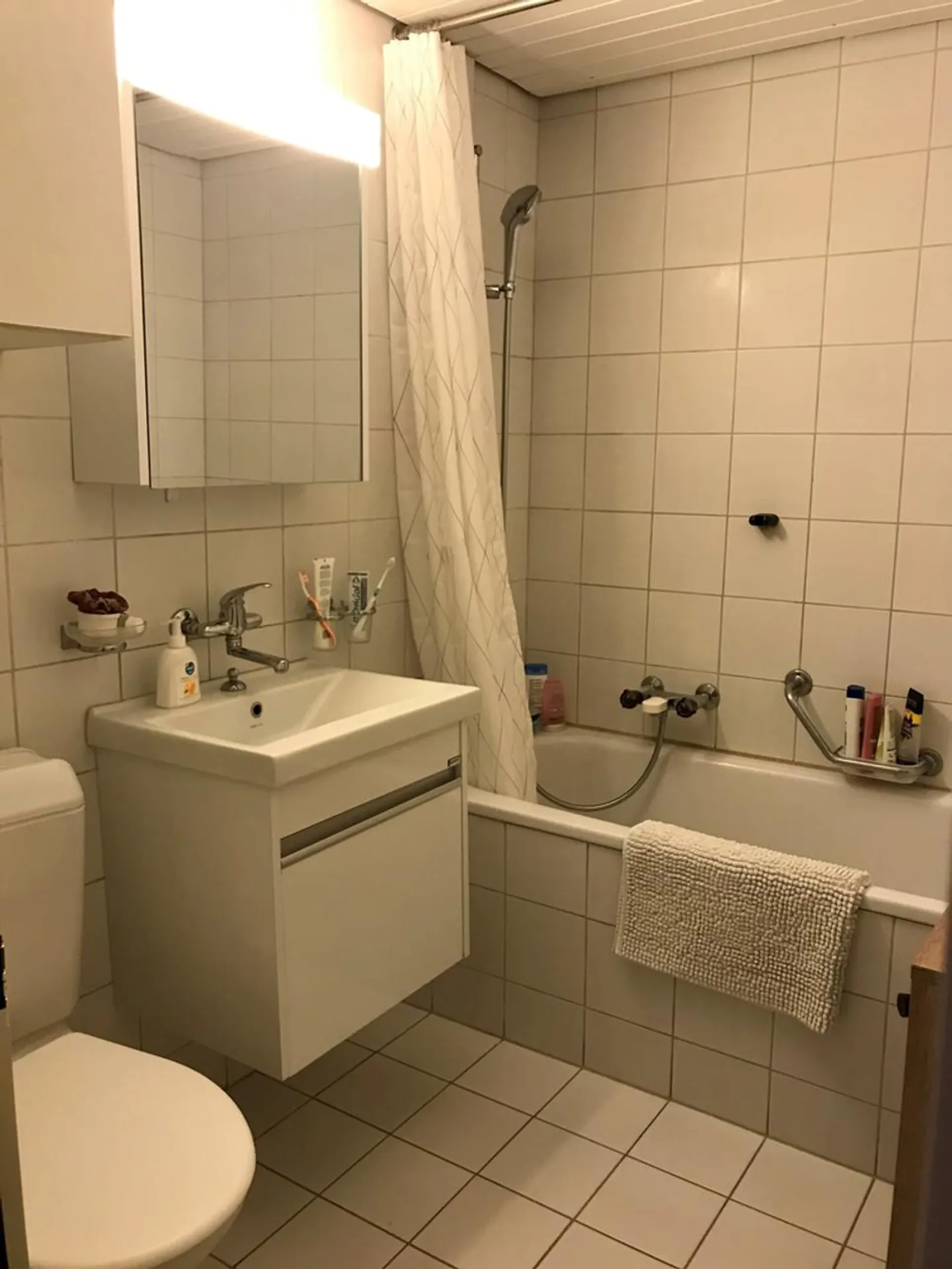 Charmant 3.5 pièces en vielle ville de Fribourg avec grand balcon! - Photo 6 sur 7