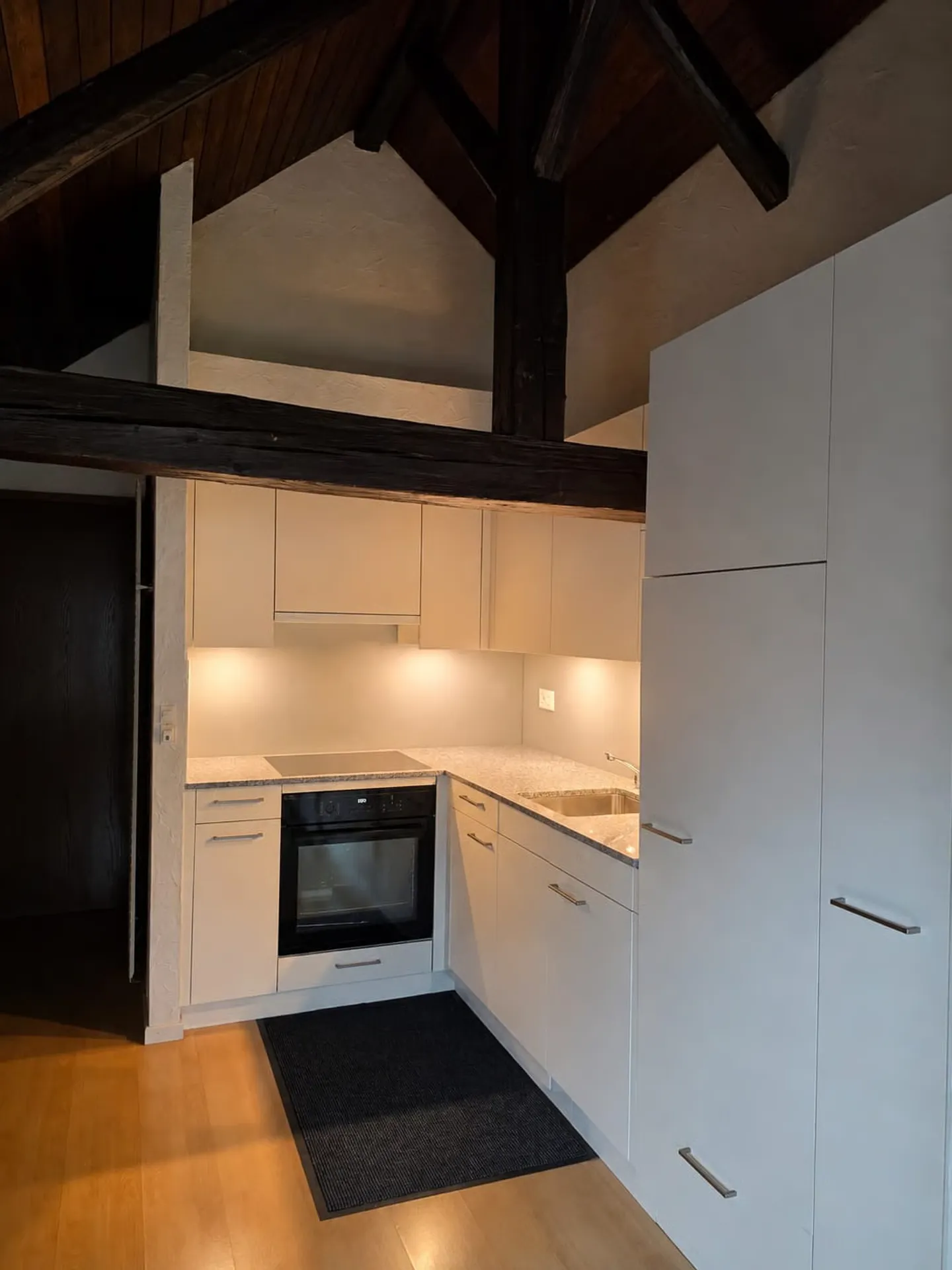 Appartement de 2,5 pièces dans un ancien bâtiment confortable au paradis fiscal d'Oberwil-Lieli - Photo 1 sur 5