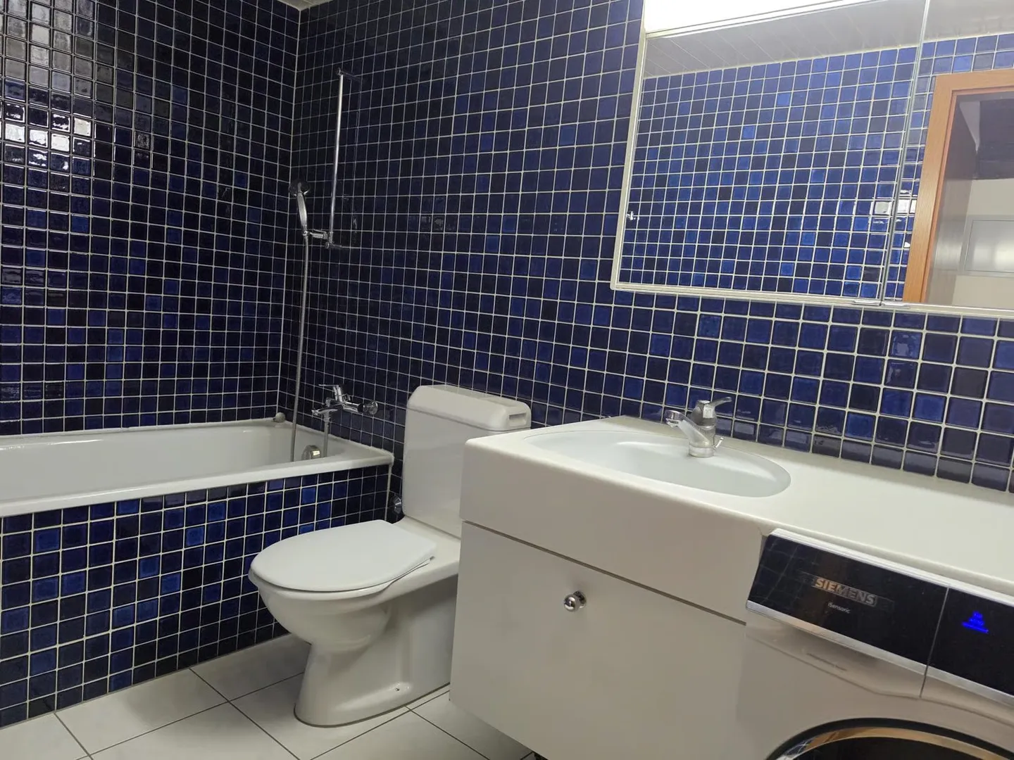 Appartement de 2,5 pièces dans un ancien bâtiment confortable au paradis fiscal d'Oberwil-Lieli - Photo 2 sur 5