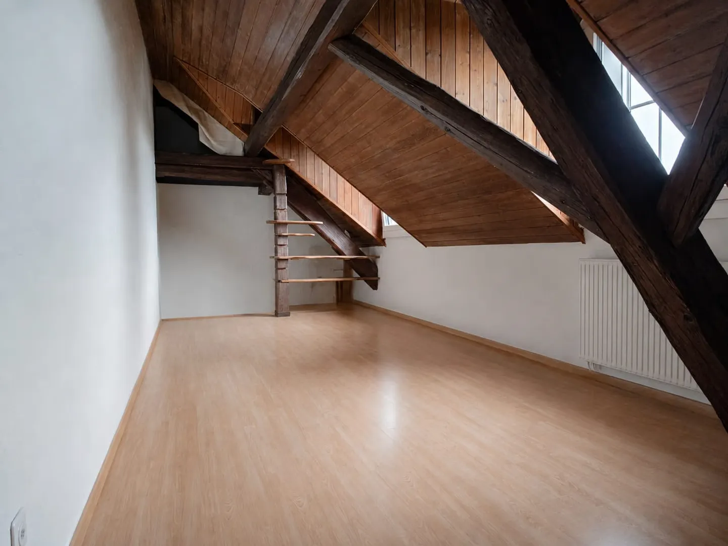 Appartement de 2,5 pièces dans un ancien bâtiment confortable au paradis fiscal d'Oberwil-Lieli - Photo 5 sur 5