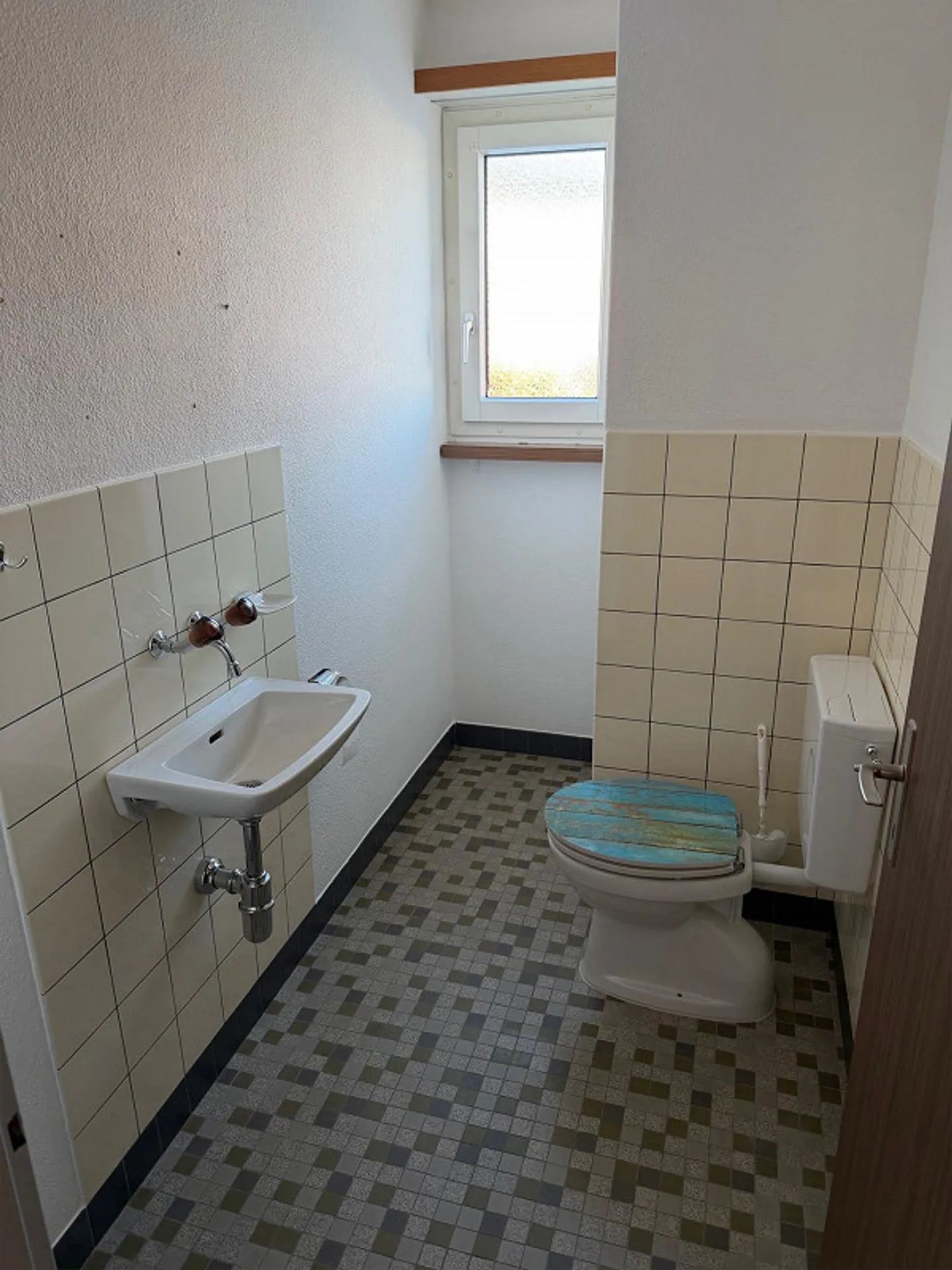 très spacieux appartement de 5 pièces dans un immeuble commercial - Photo 22 sur 26