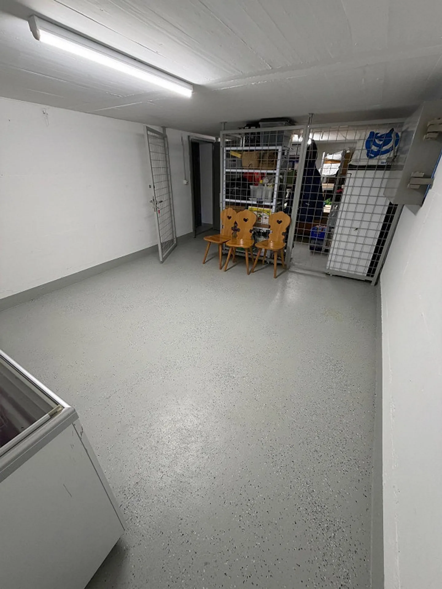 très spacieux appartement de 5 pièces dans un immeuble commercial - Photo 23 sur 26