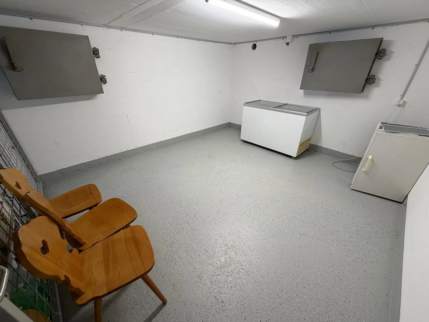 très spacieux appartement de 5 pièces dans un immeuble commercial - Photo 24 sur 26