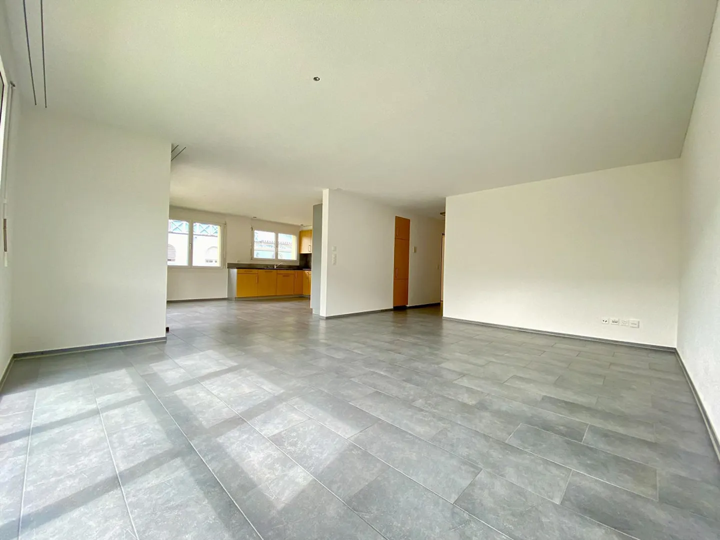 Appartamento attraente e luminoso di 4,5 stanze con grande cucina - Foto 2 di 10