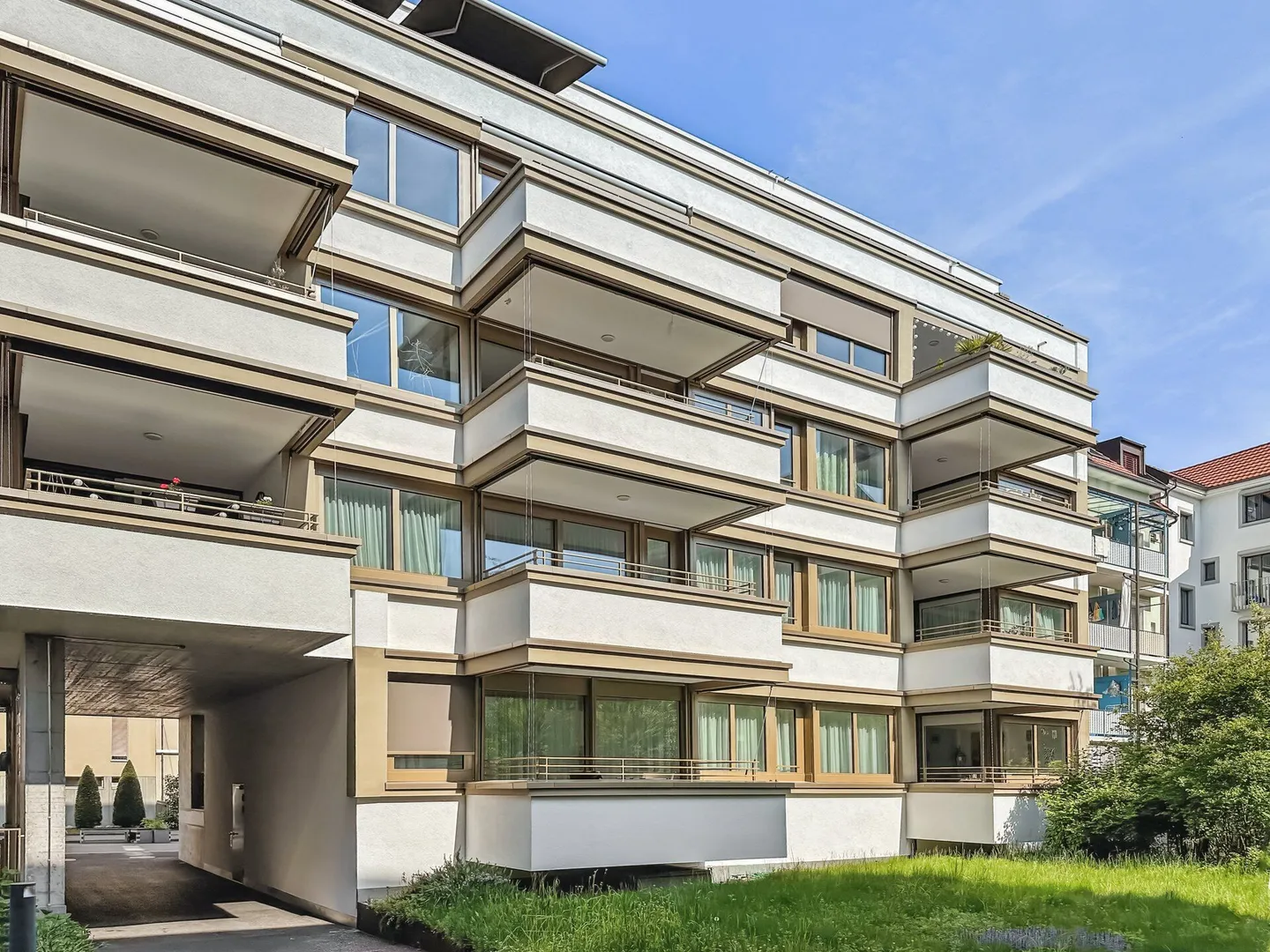 Modern, courtyard-facing 3.5-room apartment with balcony in the Iselin district - Photo 1 of 10