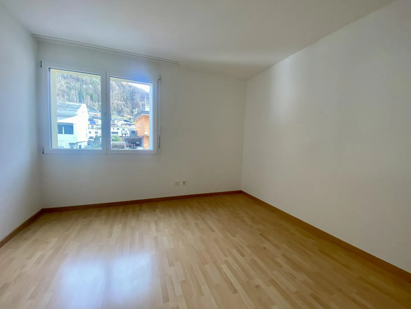 Appartamento attraente e luminoso di 4,5 stanze con grande cucina - Foto 9 di 10