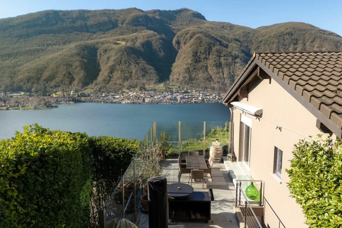 Casa esclusiva nel mezzo della natura con vista lago a 180° - Foto 1 di 17