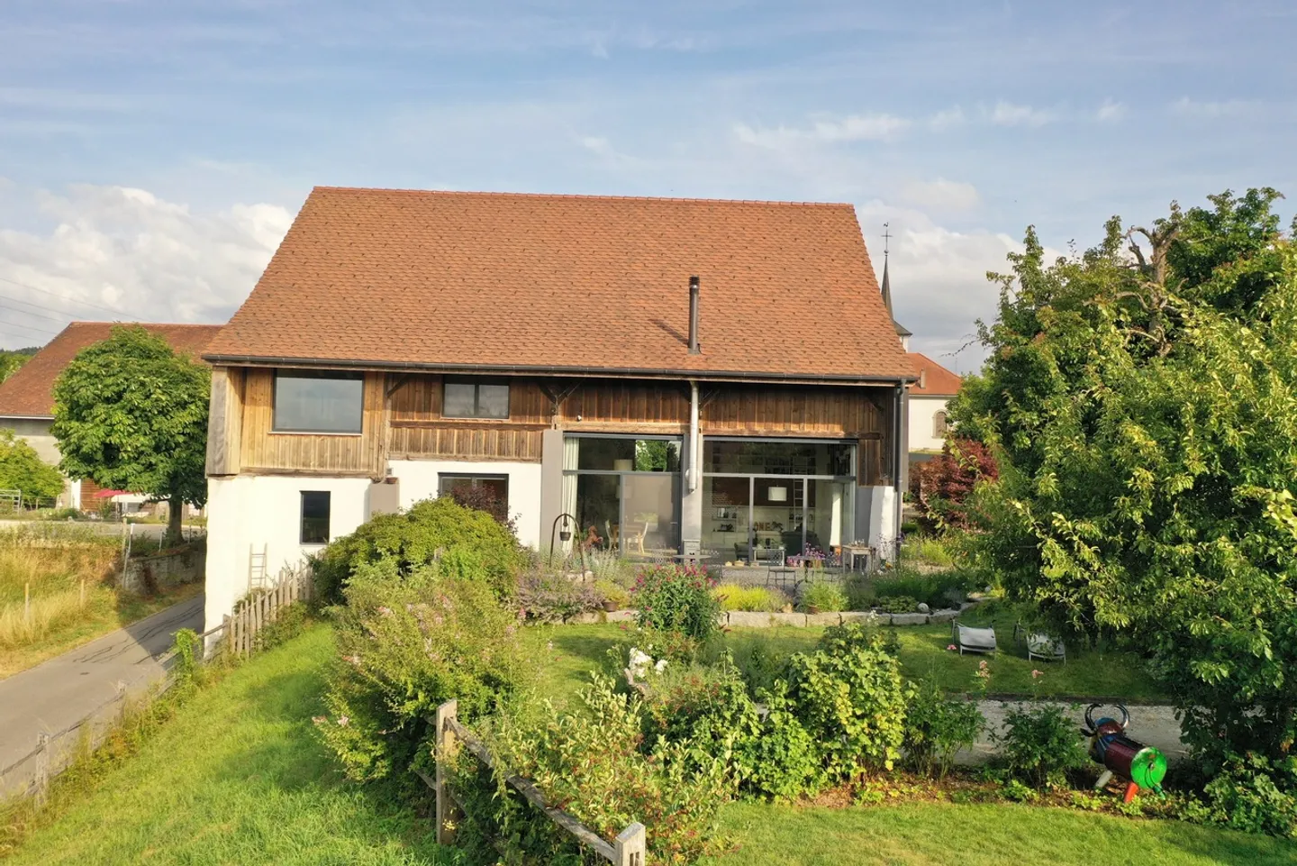 Außergewöhnlicher und komplett renovierter Bauernhof mit negativen Kosten - Foto 1 von 16