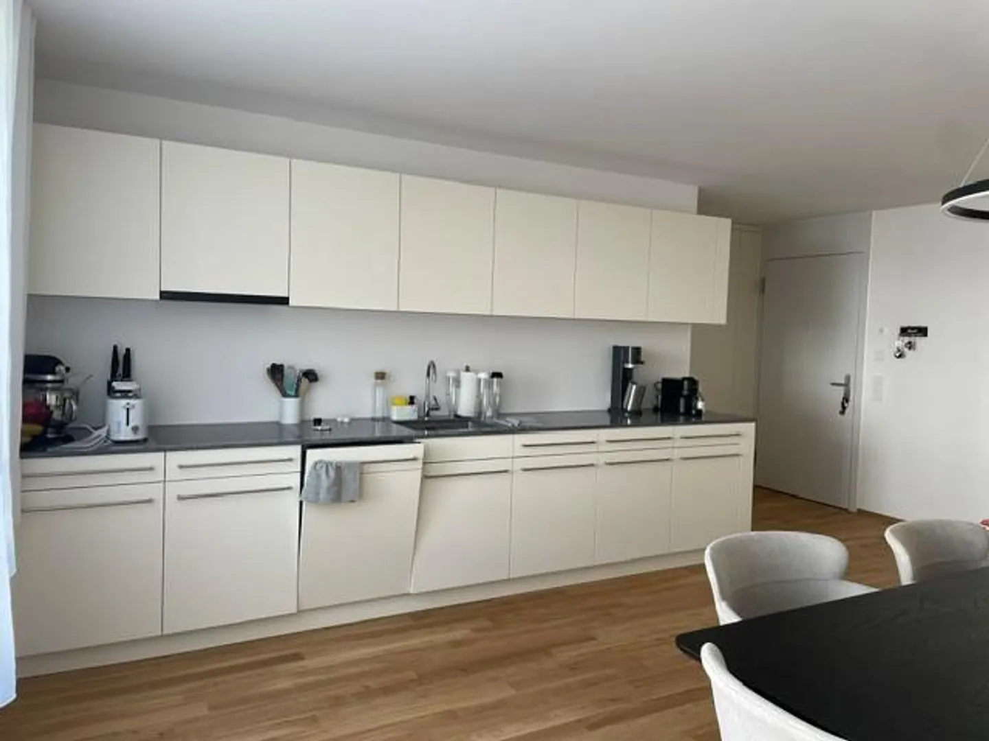 L'eleganza incontra la funzionalità: nuovo appartamento di 3,5 stanze a Bülach - Foto 8 di 11
