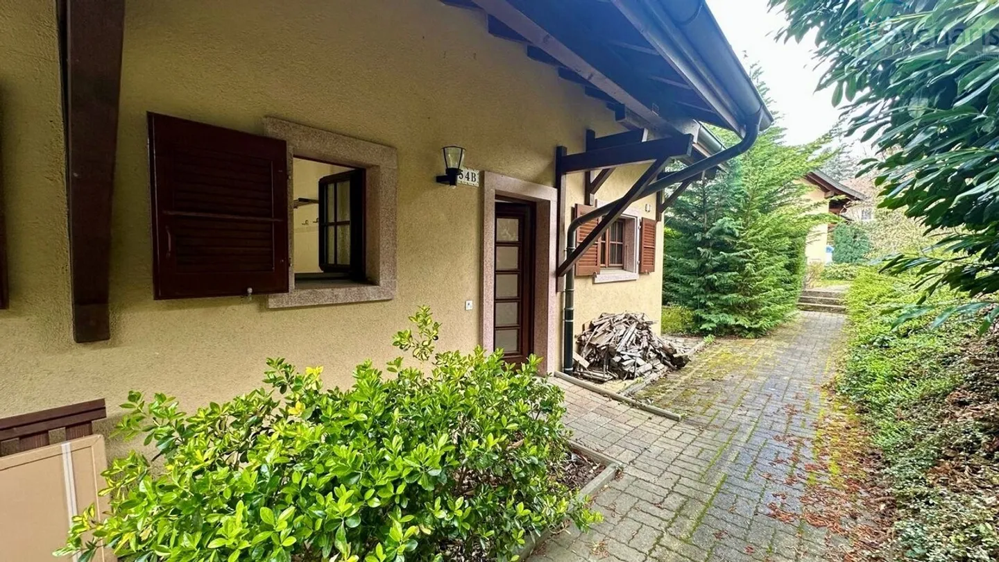 Semi-Detached House with Exclusive View of Lake Geneva and the Mountains - Photo 4 of 15