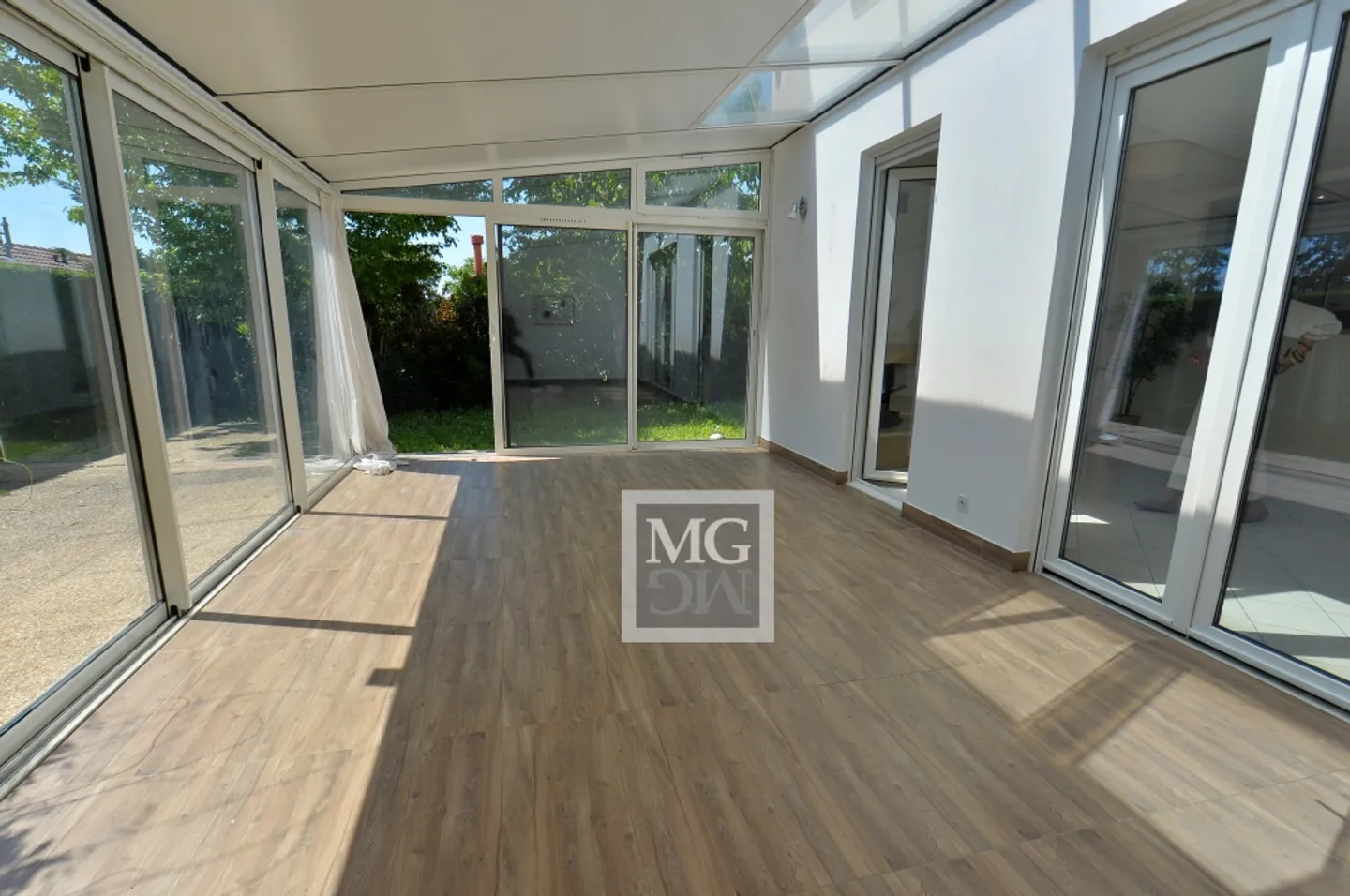 A Vernier: Belle villa jumelle et familiale de 7,5 pièces avec jardin - Photo 1 sur 14