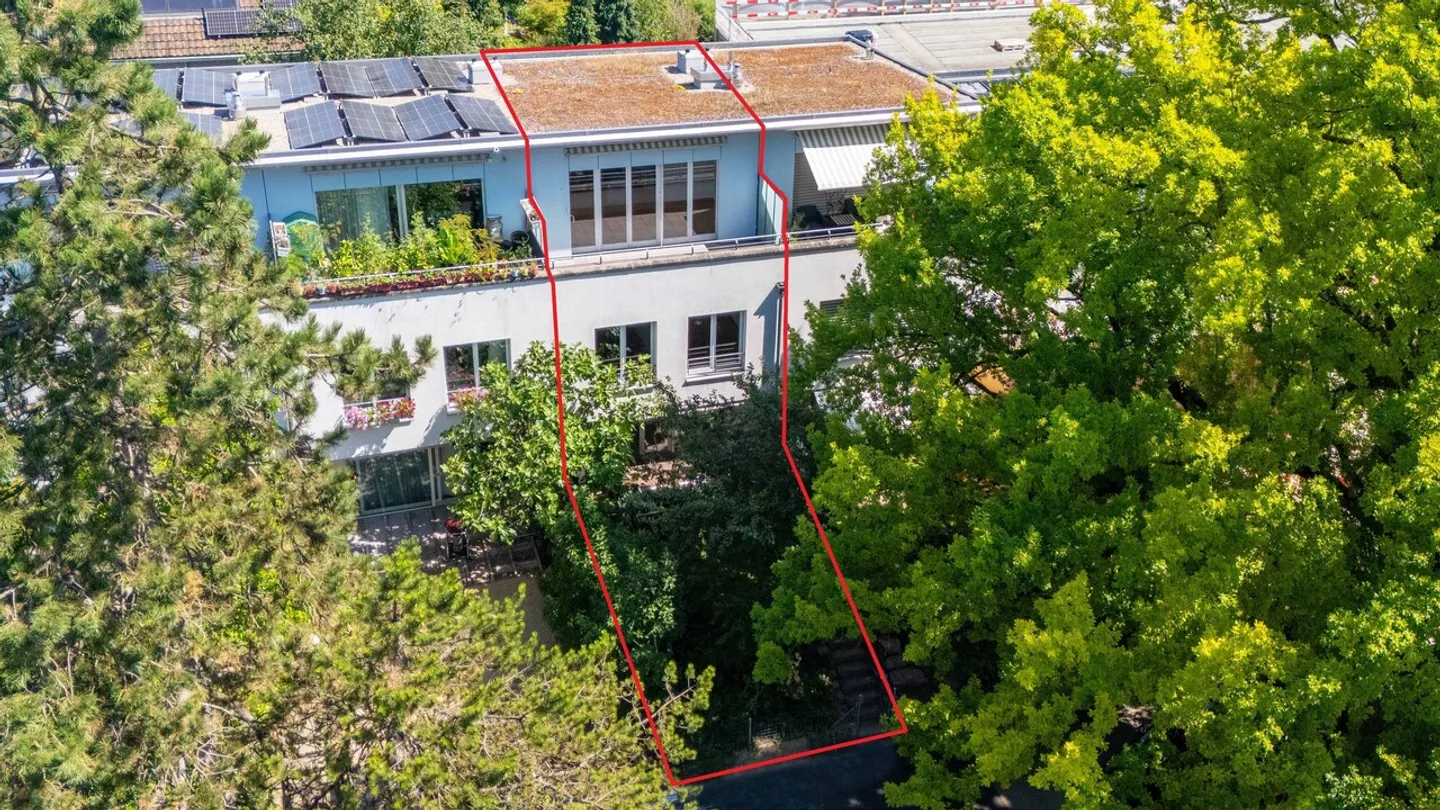 Maison individuelle en bande spacieuse de 6 pièces avec garage - Photo 1 sur 25