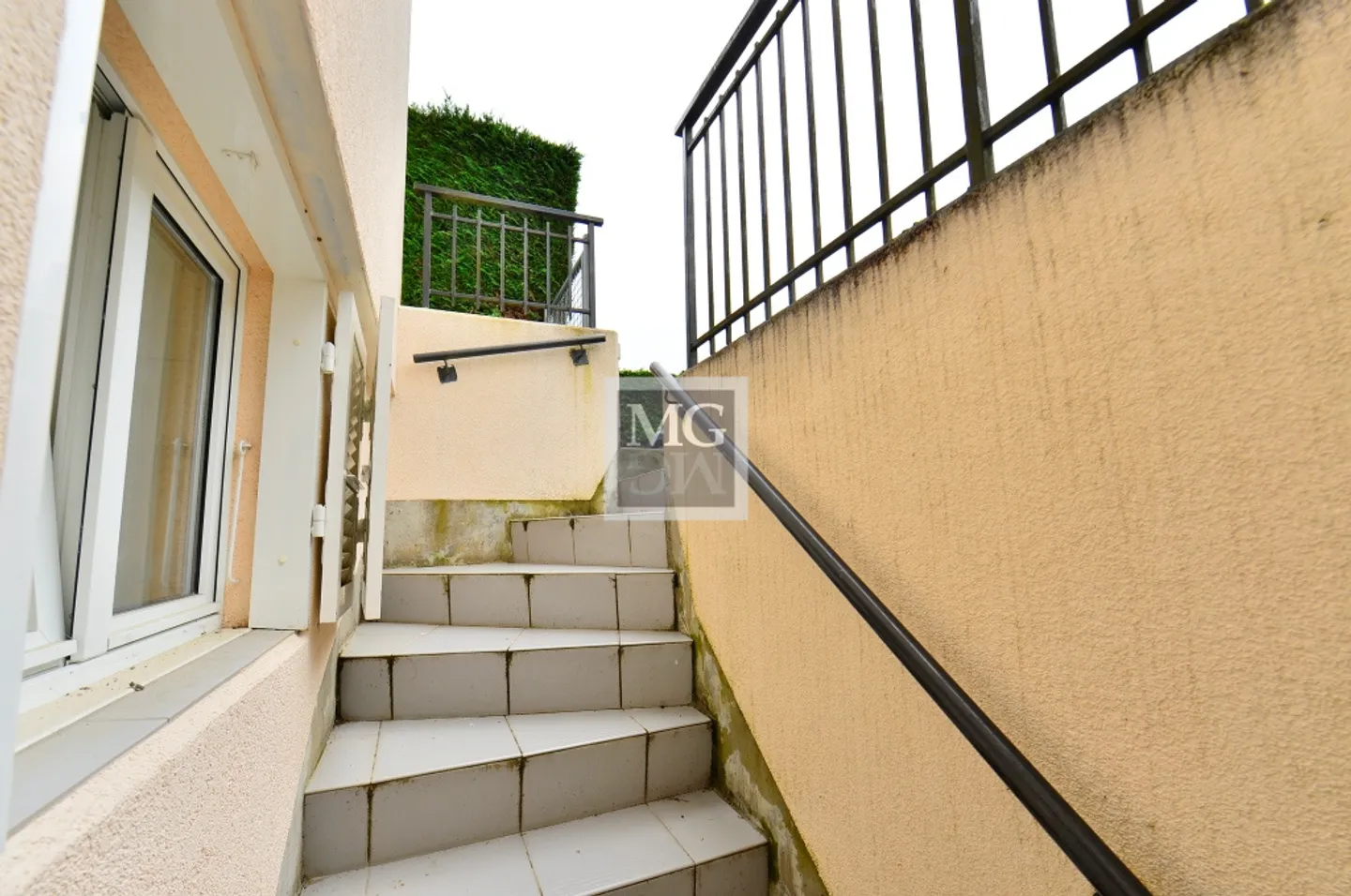 A Vernier: Belle villa jumelle et familiale de 7,5 pièces avec jardin - Photo 11 sur 14