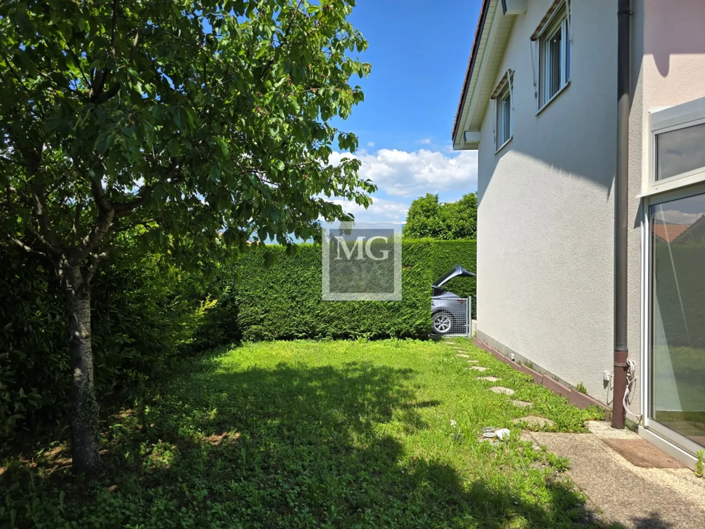 A Vernier: Belle villa jumelle et familiale de 7,5 pièces avec jardin - Photo 13 sur 14