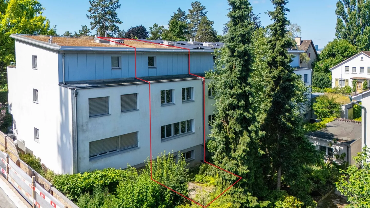 Maison individuelle en bande spacieuse de 6 pièces avec garage - Photo 2 sur 25