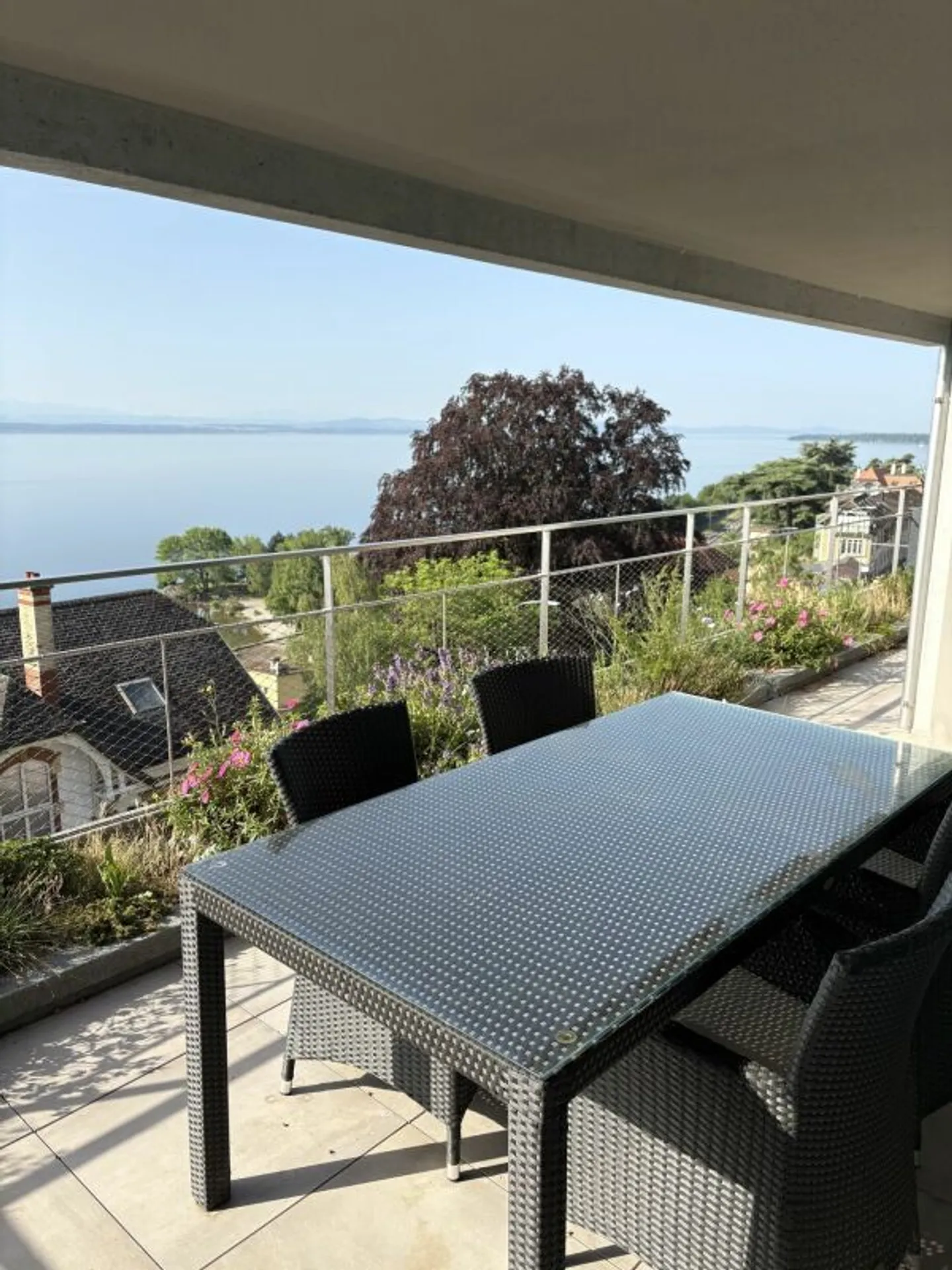 Appartement Magnifique avec Vue sur le Lac - Photo 1 sur 9