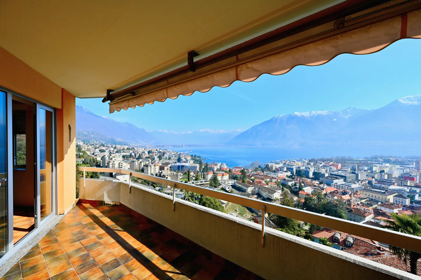 Appartamento Incantevole con Vista Lago - Foto 1 di 13