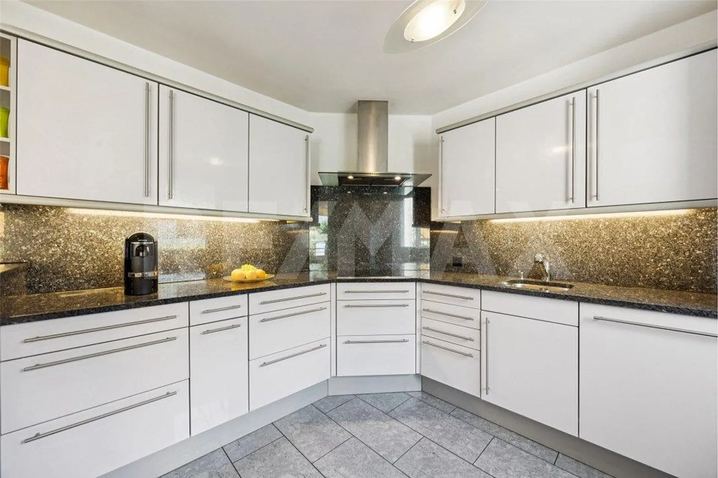 Appartamento giardino moderno e centrale a Binningen, tassazione favorevole - Foto 3 di 13