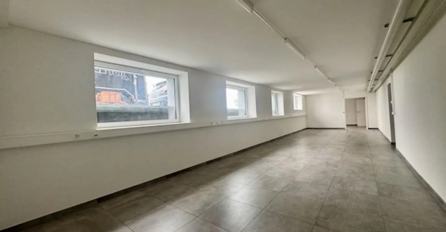 Espace Commercial avec Entrée Indépendante - Photo 1 sur 10