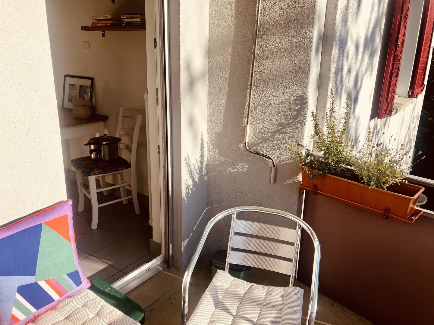 Charming Apartment with Balconies - Photo 6 of 7