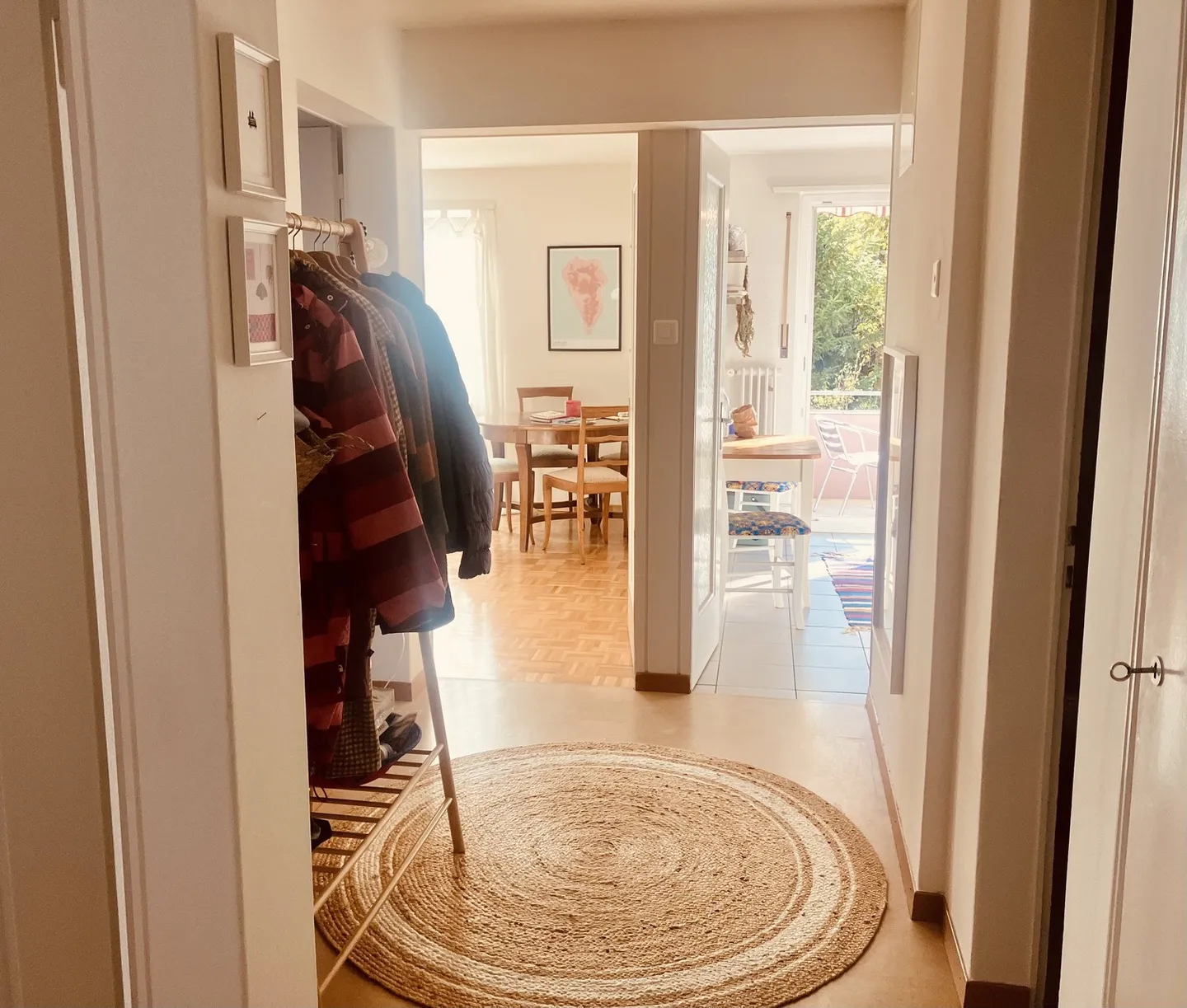 Charming Apartment with Balconies - Photo 4 of 7