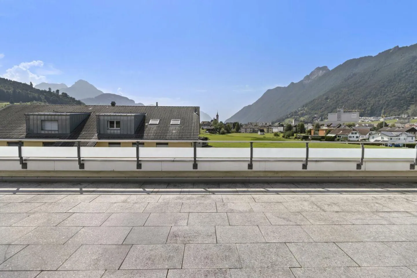 Attikawohnung in Brunnen mit Weitsicht - Foto 1 von 4