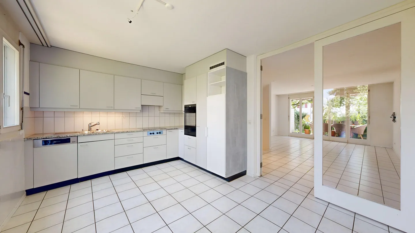 Maison individuelle en bande spacieuse de 6 pièces avec garage - Photo 7 sur 25
