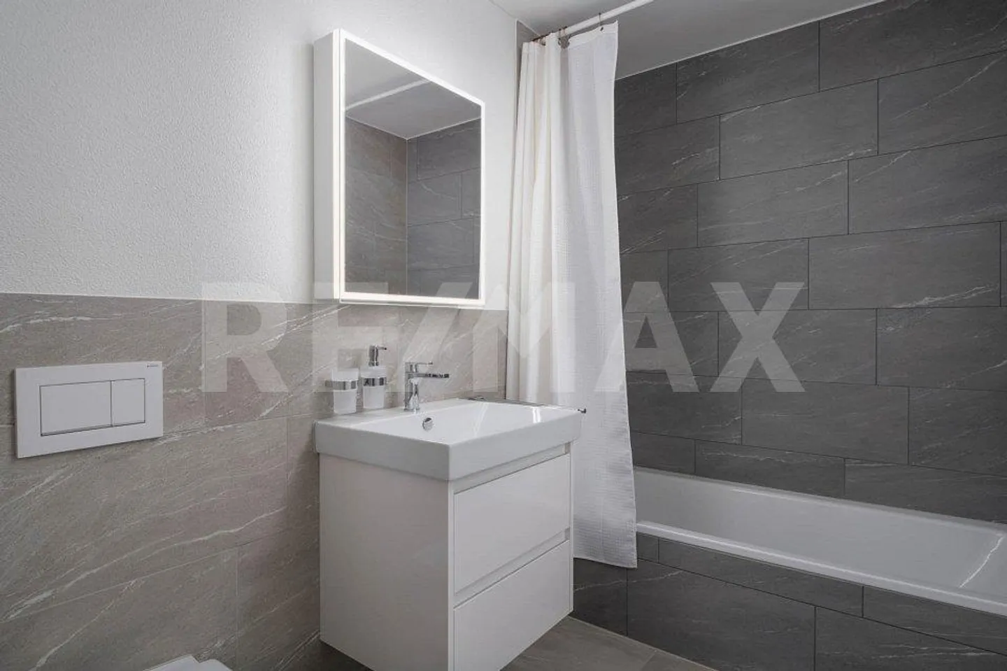 High-quality 4.5-room apartment with unobstructed lake and panoramic views - Photo 5 of 13