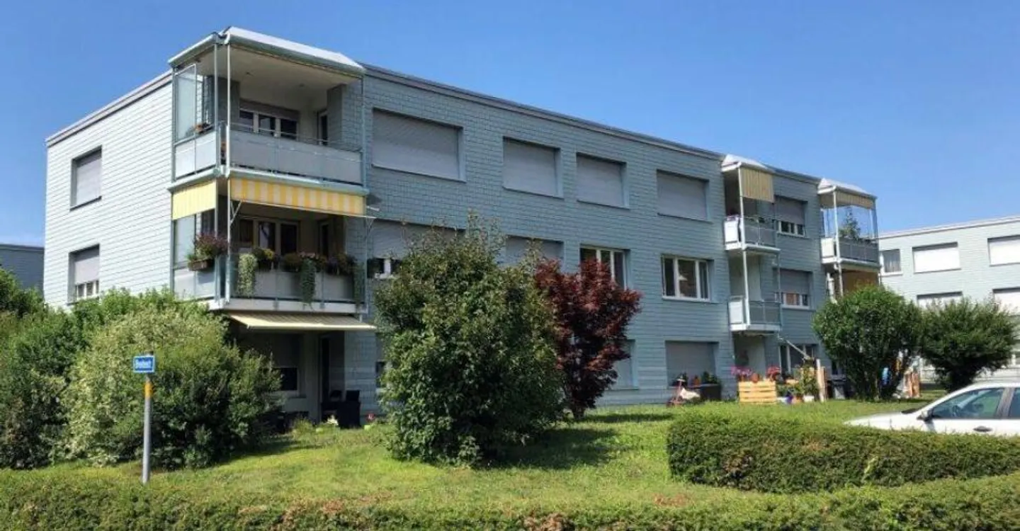 Zentral gelegen, familienfreundlich mit Gartensitzplatz - Foto 1 von 6