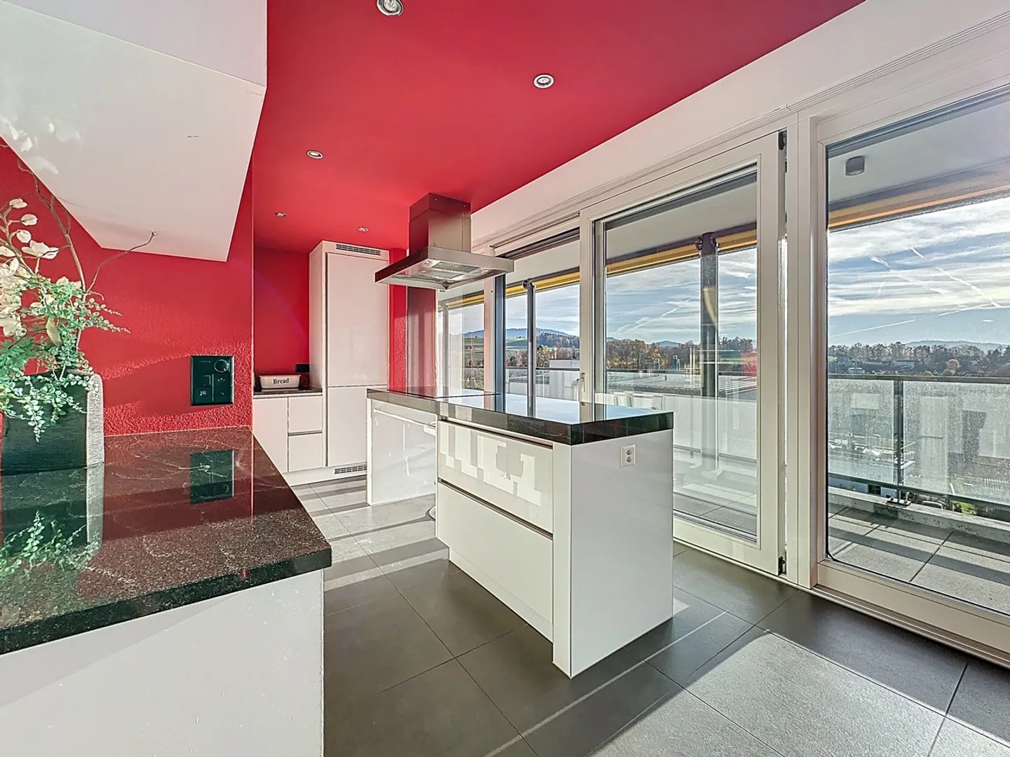 Appartement au dernier étage de 5.5 pièces à Fribourg avec vue dégagée - Photo 2 of 12