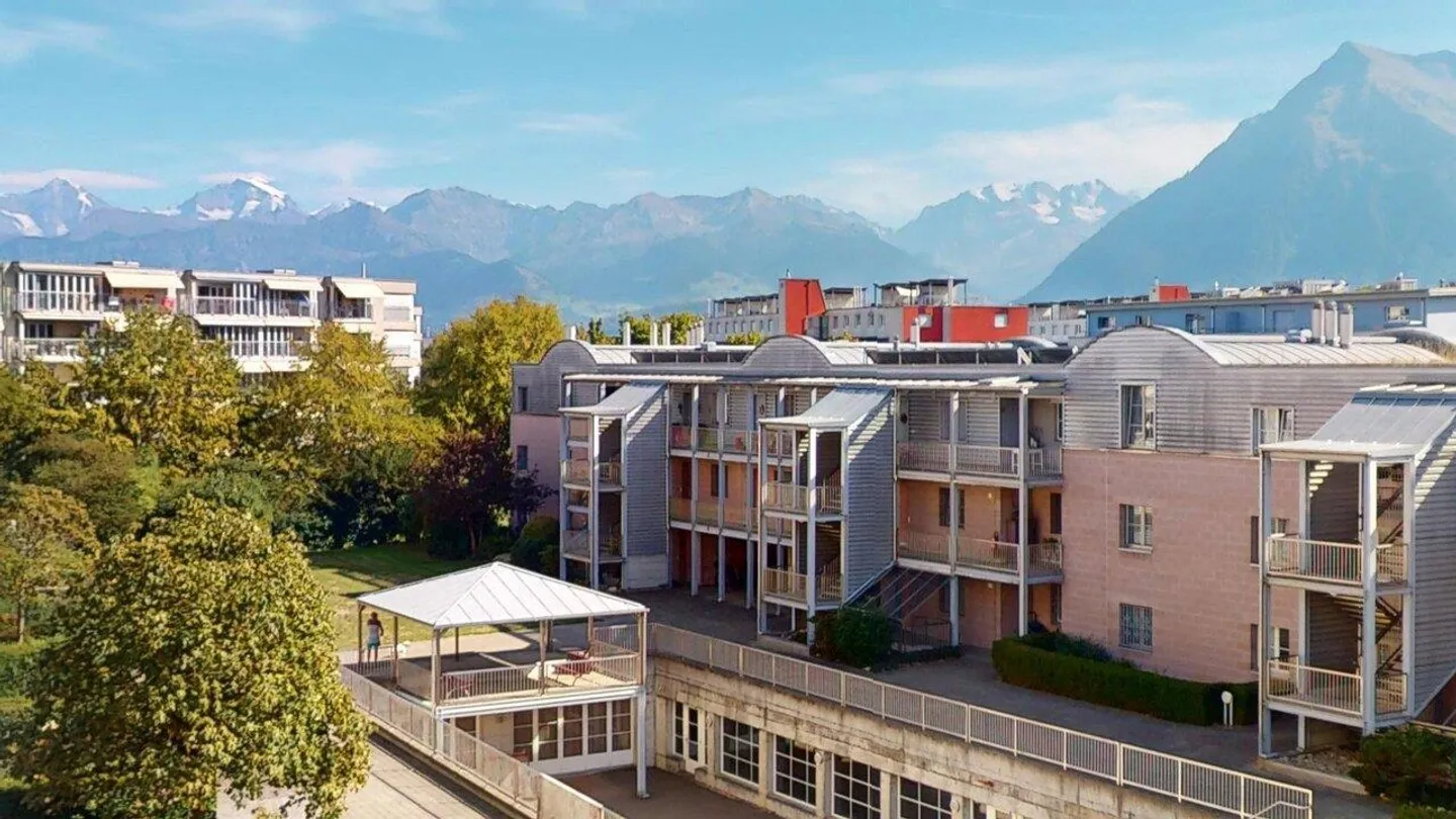 Geräumige Wohnung mit atemberaubendem Blick - Foto 3 von 14