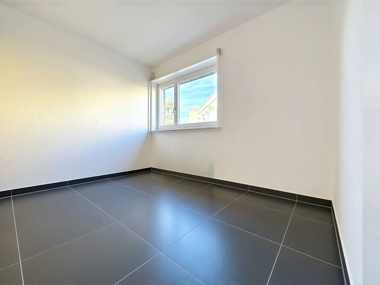 Appartement au dernier étage de 5.5 pièces à Fribourg avec vue dégagée - Photo 10 of 12