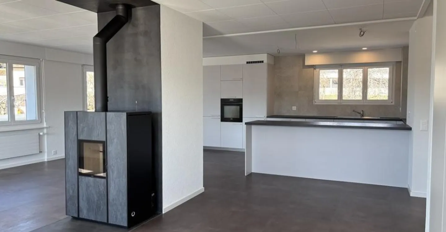Spacious penthouse apartment with two balconies - Photo 3 of 12