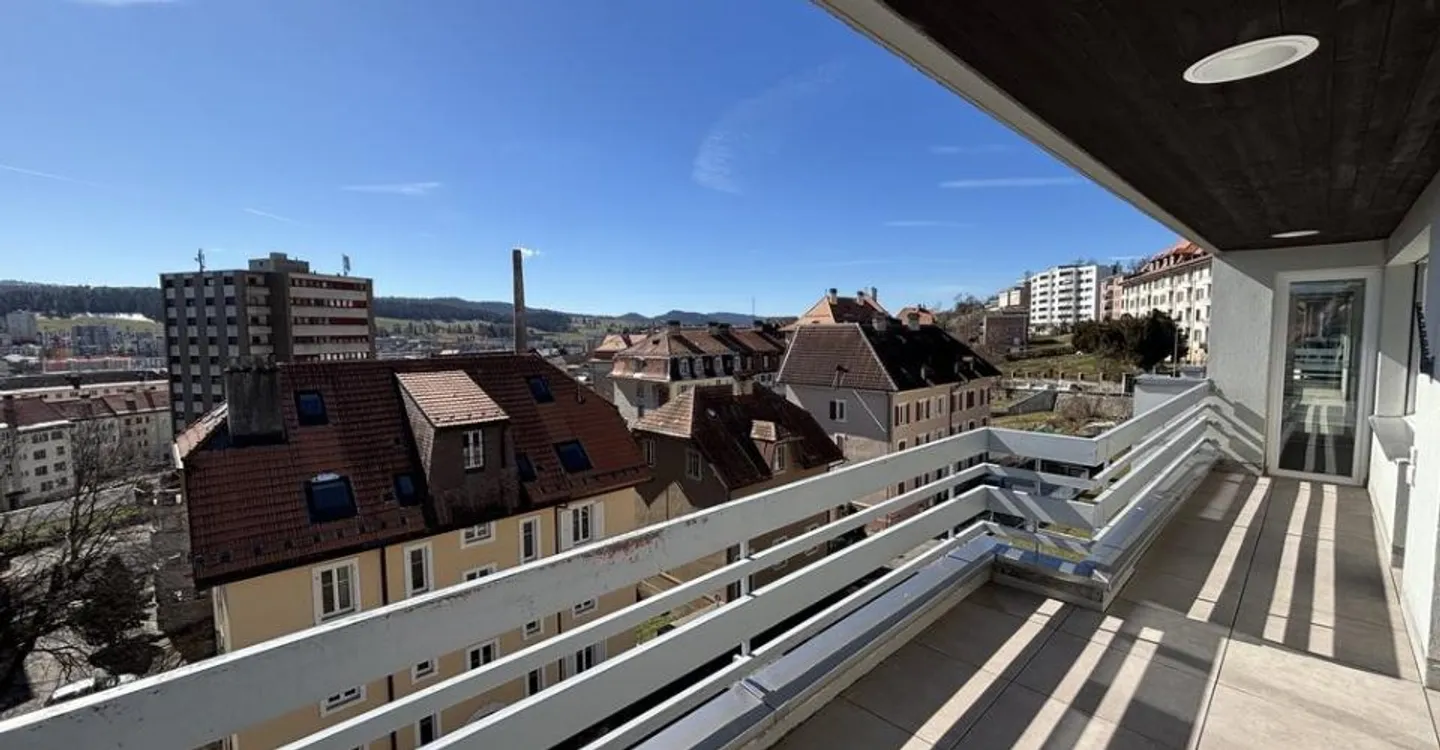 Spacious penthouse apartment with two balconies - Photo 11 of 12