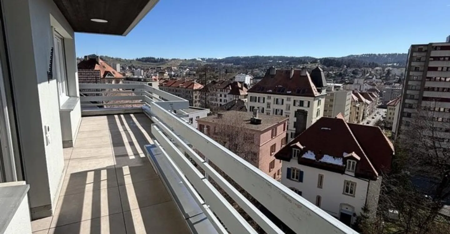 Spacious penthouse apartment with two balconies - Photo 12 of 12