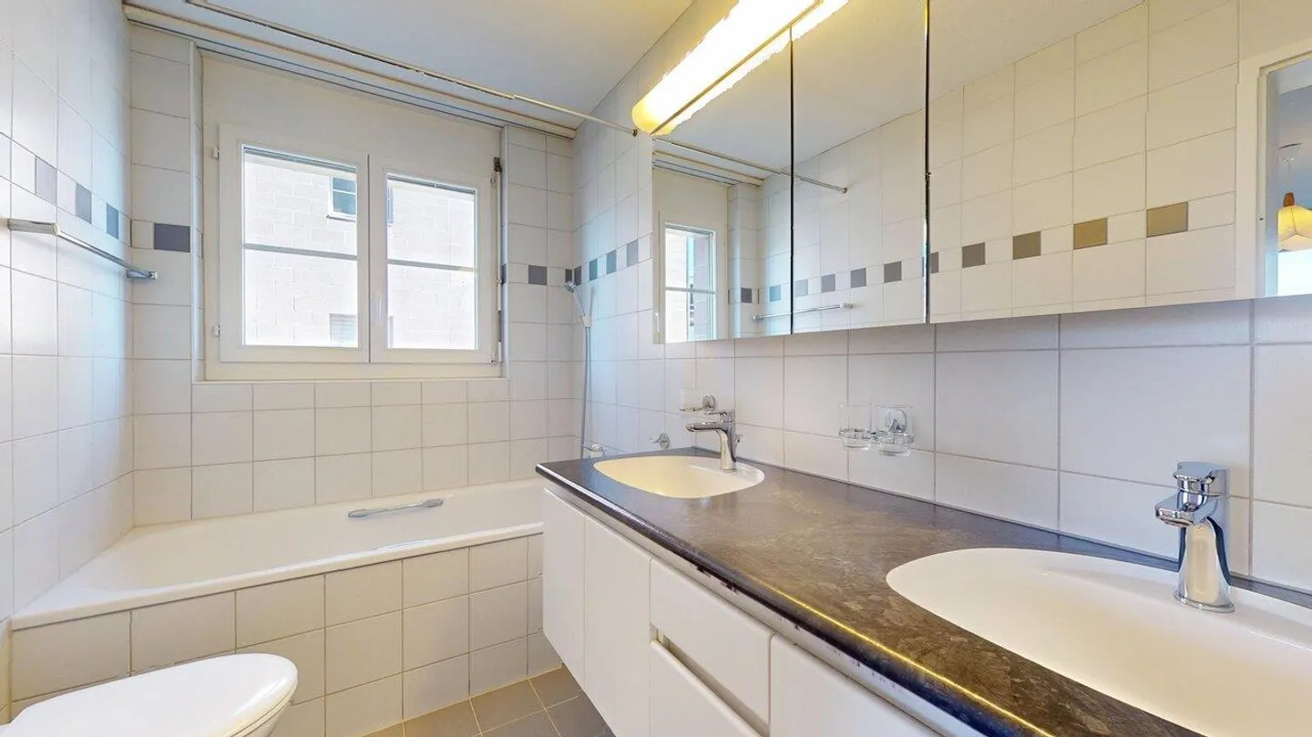 Geräumige Wohnung mit atemberaubendem Blick - Foto 10 von 14