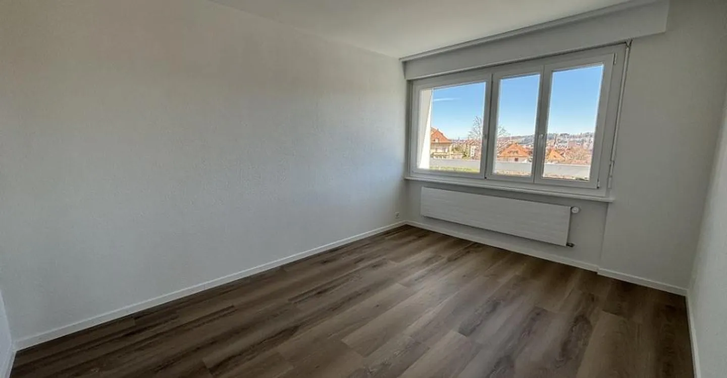 Spacious penthouse apartment with two balconies - Photo 7 of 12