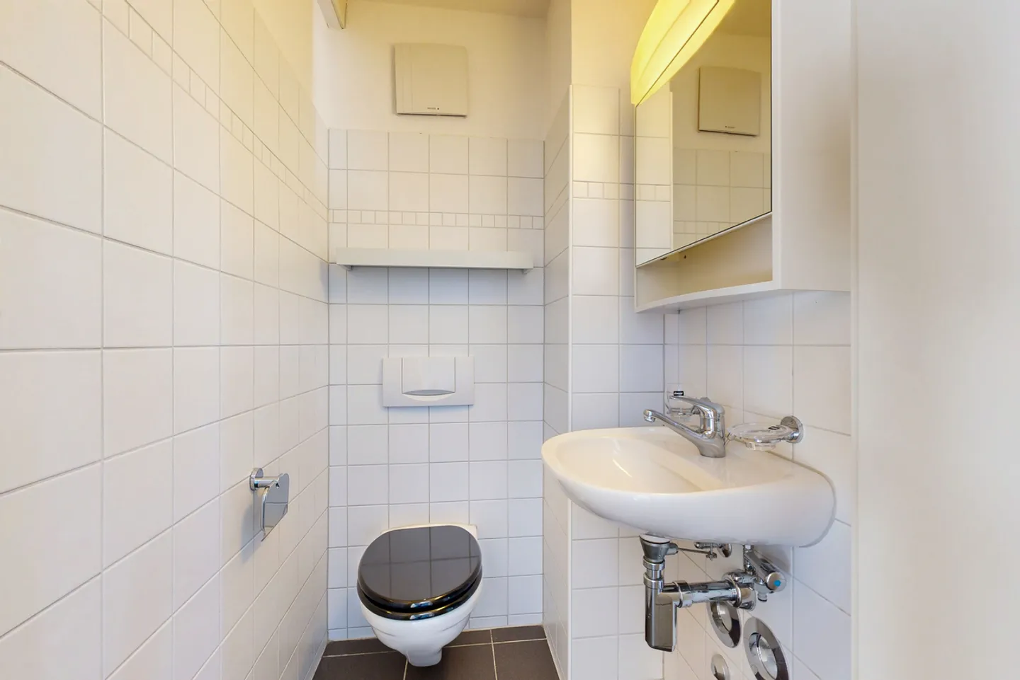 Living in the Heart of the City - Spacious Oasis of Well-Being! - Photo 4 of 10