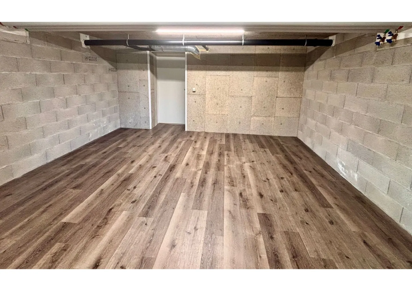 Warehouse for rent - Photo 2 of 3