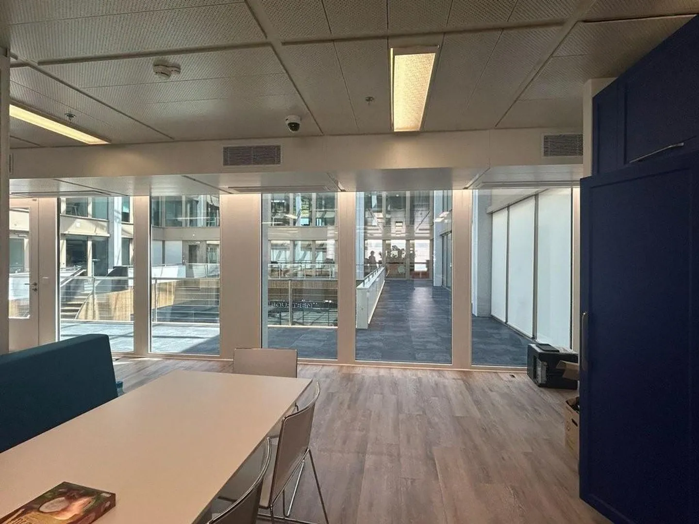Surface of 142 + 228 m2 or 370 m2 at the Geneva Business Center in Lancy - Photo 6 of 7