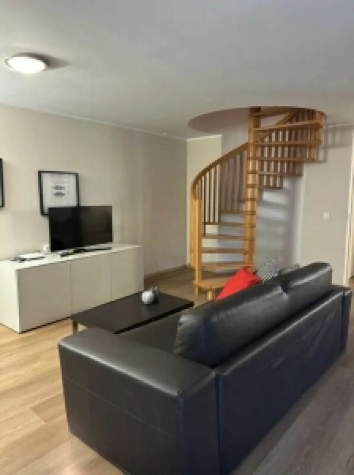 Very beautiful 3.5-room furnished house in the center of Neuchâtel - Photo 2 of 4