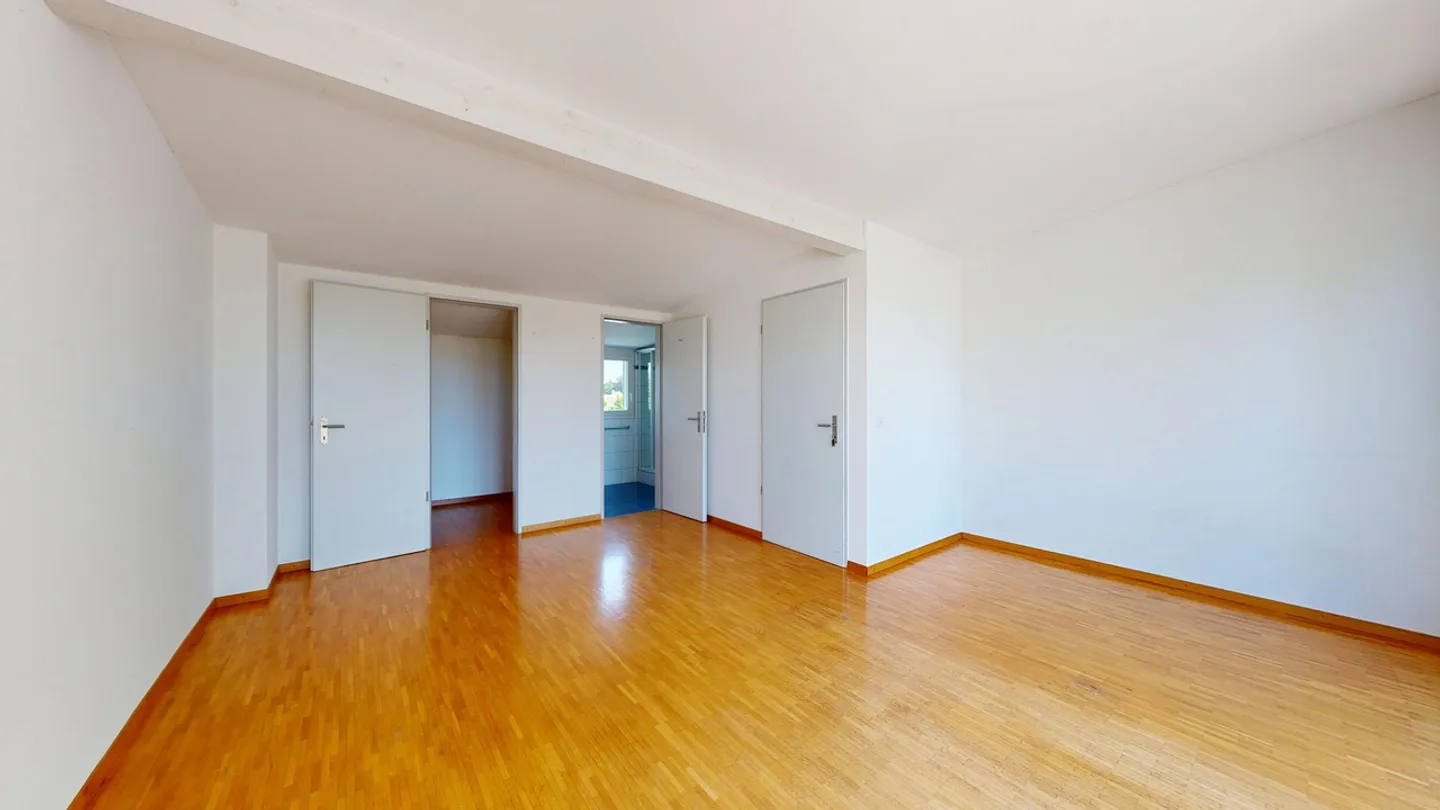 Maison individuelle en bande spacieuse de 6 pièces avec garage - Photo 15 sur 25