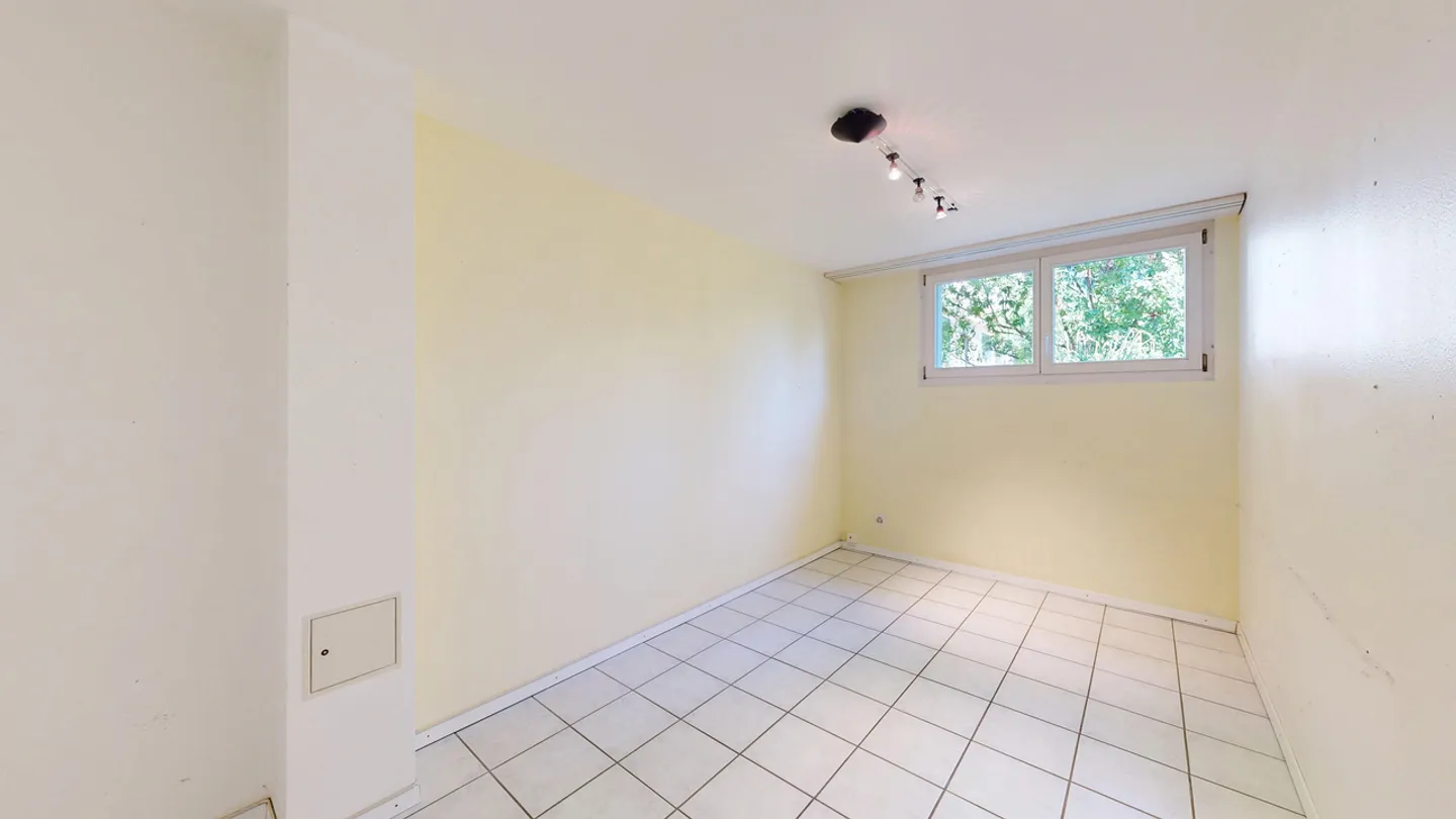 Maison individuelle en bande spacieuse de 6 pièces avec garage - Photo 18 sur 25